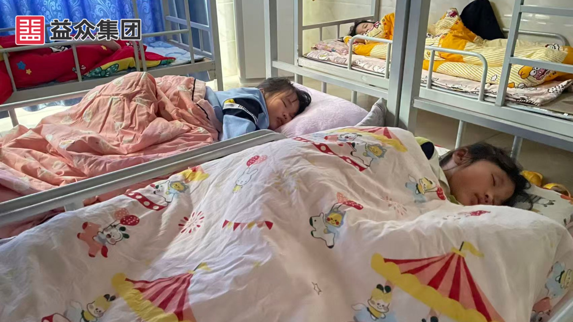 午休秩序井然，學(xué)生安然入睡1_副本